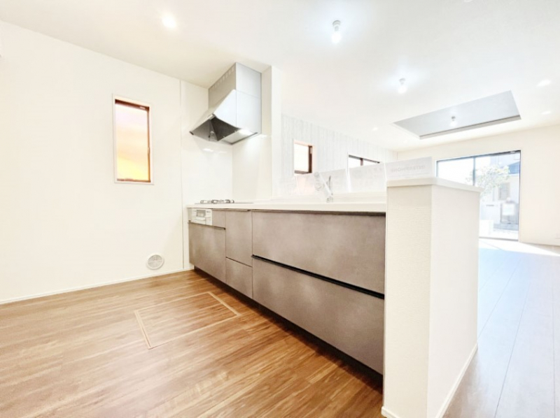 �L�b�`���@���Ƒ��̉�b�e�ޑΖʃL�b�`���I���������̃p�p�}�}�����Ƒ��Ɖ߂������Ԃ����������B