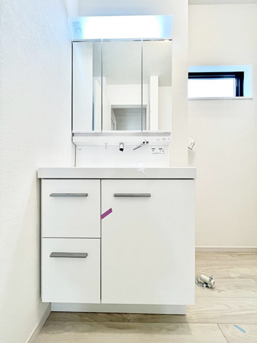 ���ʑ�E���ʏ��@�O�ʋ��̗��ɁA���ϕi��q���p�i�Ȃǂ����[�\�B���ʑ����������ƕۂ��܂��I