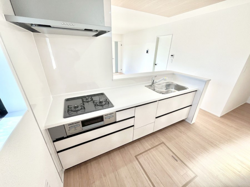 �L�b�`���@���������Ȃ���ł����Ƒ��Ƃ̉�b���y���߂�ΖʃL�b�`��