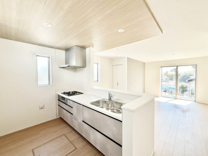 �L�b�`���@���������Ȃ���ł����Ƒ��Ƃ̉�b���y���߂�ΖʃL�b�`��