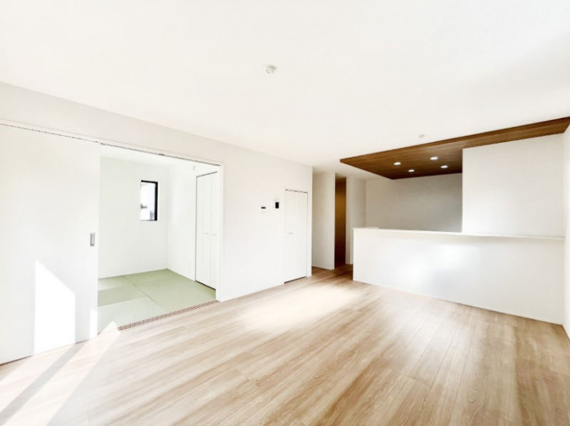 ̑ρ@Ƒ̏Ί炪RƐ܂ĂAȕ͋C̃_CjOɎdオĂ܂B