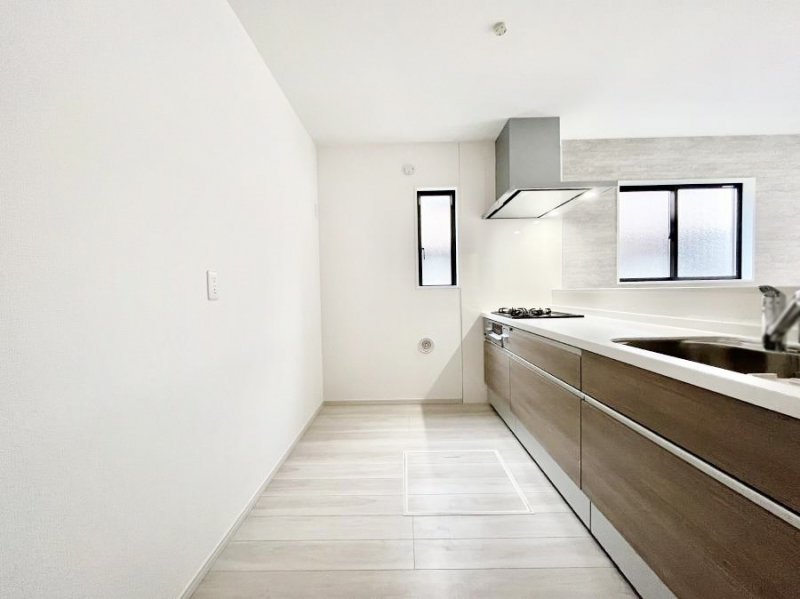 �L�b�`���@�u�₩�ȕ����ʂ蔲����L�b�`���B��������̂Ŗ��邭���C�ɂ��𗧂��܂��B