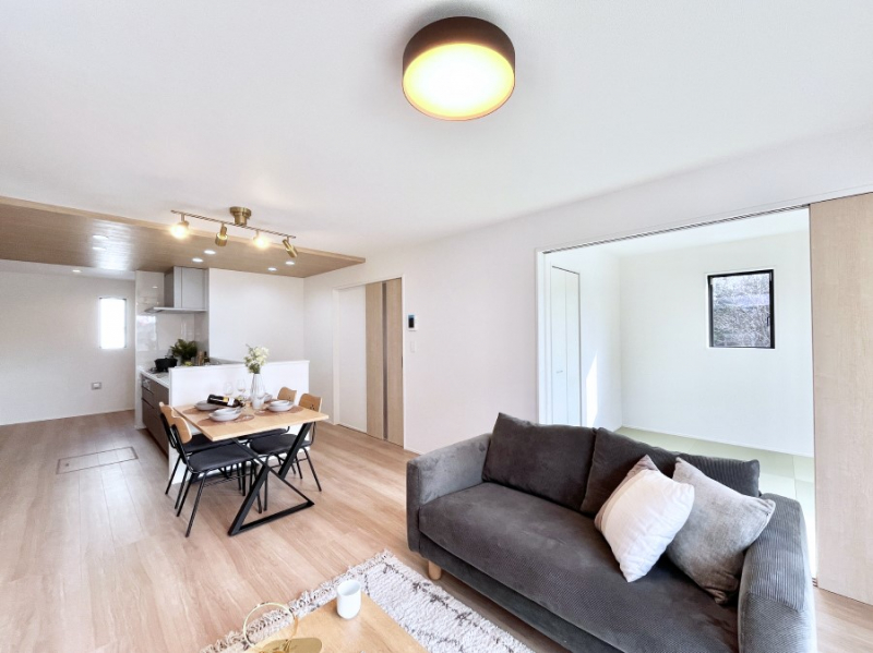 ���r���O�@�傫�ȑ����炽���Ղ�̗z���ƕ����������郊�r���O