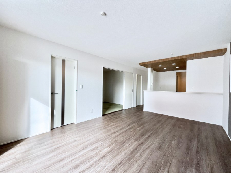 ���r���O�@�傫�ȑ����炽���Ղ�̗z���ƕ����������郊�r���O