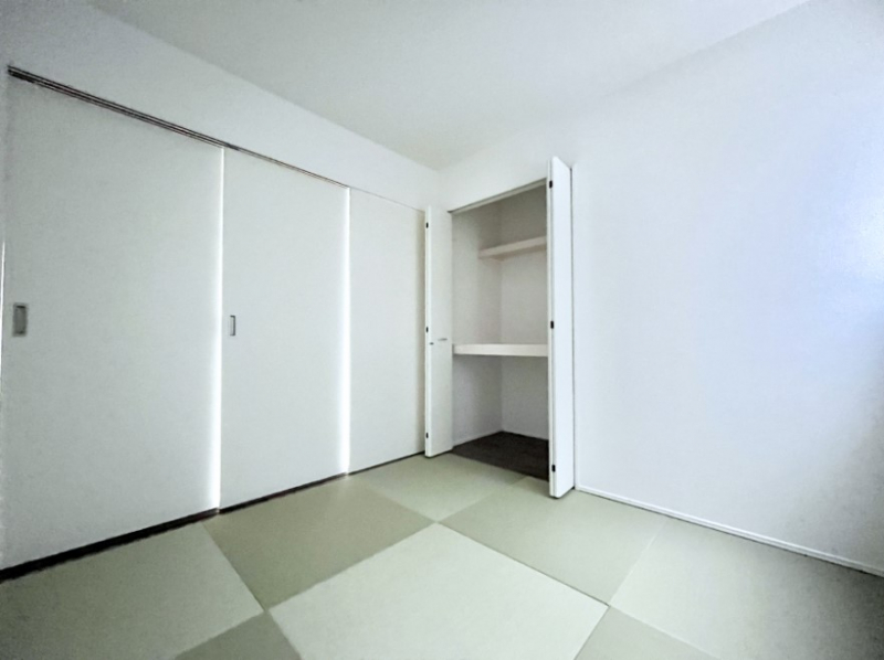 ���̑����ρ@���r���O�Ɨׂ荇���Ă���a���B�ق��ƈꑧ�ł���a�̋�Ԃ��Y�ꂸ�ɁB 