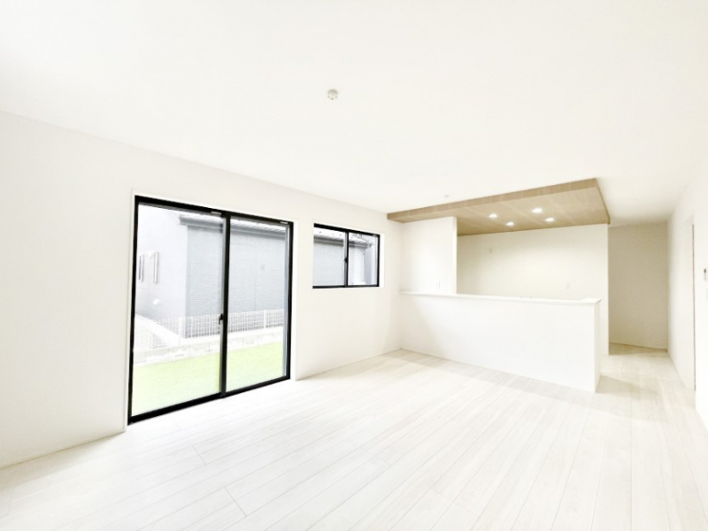 ���̑����ρ@�Ƒ��̏Ί炪���R�Ɛ��܂�Ă���A����ȕ��͋C�̃_�C�j���O�Ɏd�オ���Ă��܂��B