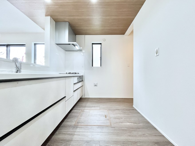 �L�b�`���@�u�₩�ȕ����ʂ蔲����L�b�`���B��������̂Ŗ��邭���C�ɂ��𗧂��܂��B