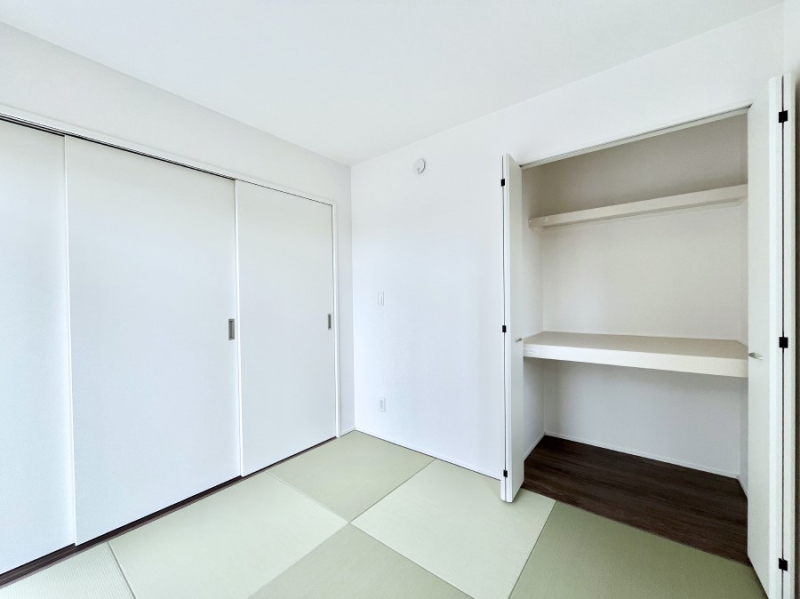 ���̑����ρ@���r���O�Ɨׂ荇���Ă���a���B�ق��ƈꑧ�ł���a�̋�Ԃ��Y�ꂸ�ɁB 