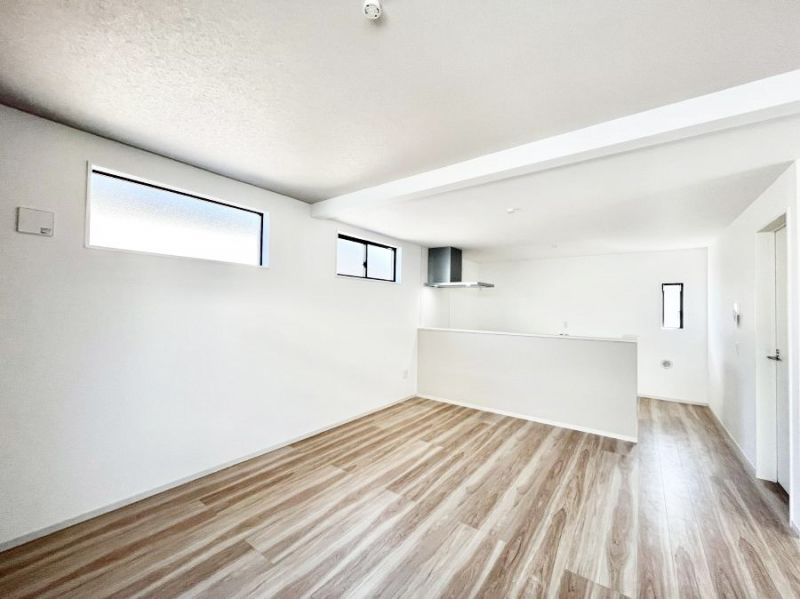 ���̑����ρ@�܂�グ�V��͗��̓I�ȉ��s��������̂ŁA�V�䂪�L�������ĊJ���I�ȋ�Ԃ����o�ł��܂��B  