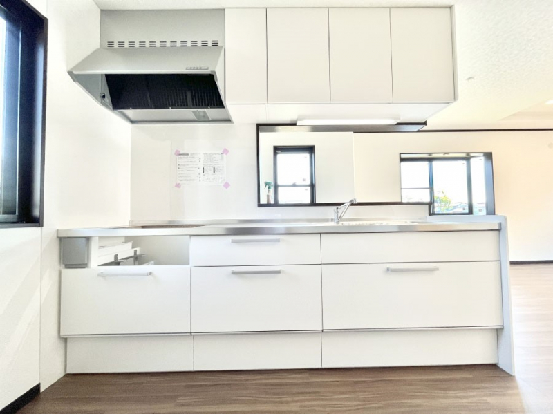 �L�b�`���@���������Ȃ���ł����Ƒ��Ƃ̉�b���y���߂�ΖʃL�b�`��