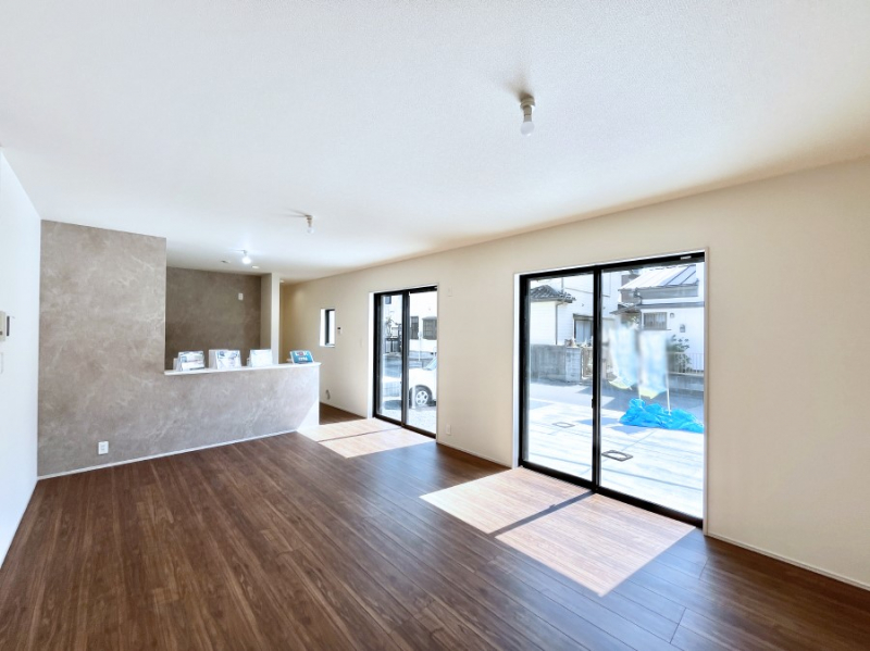 ���̑����ρ@�Ƒ��̏Ί炪���R�Ɛ��܂�Ă���A����ȕ��͋C�̃_�C�j���O�Ɏd�オ���Ă��܂��B