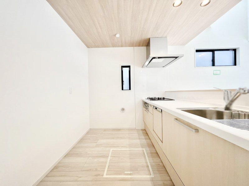 �L�b�`���@�u�₩�ȕ����ʂ蔲����L�b�`���B��������̂Ŗ��邭���C�ɂ��𗧂��܂��B