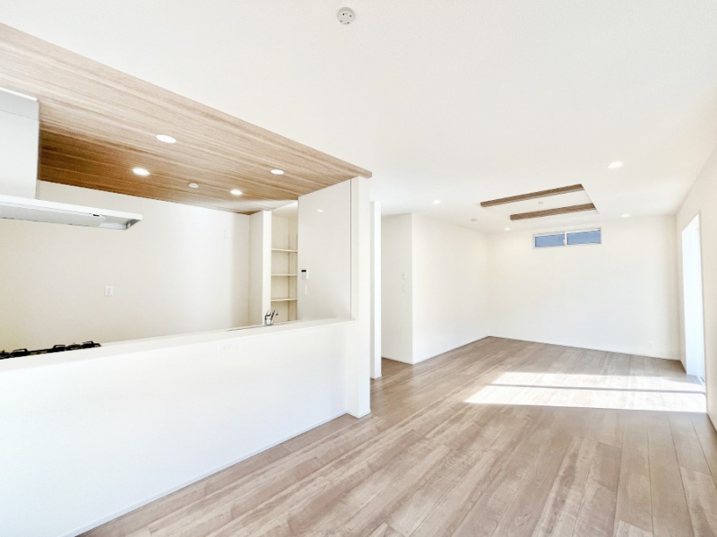 ���r���O�@���邢�z���������A�����̕��͋C�ɖ�������郊�r���O�E�_�C�j���O�B