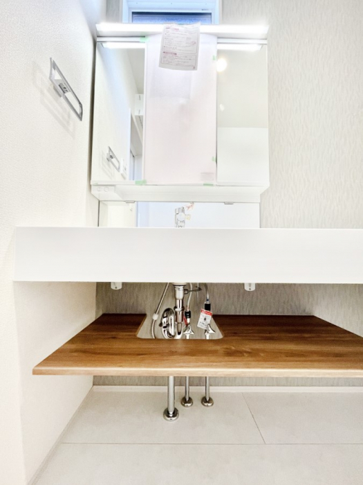 ���ʑ�E���ʏ��@�X�^�C�����O�ɕ֗��ȎO�ʋ��A�~���[�L���r�l�b�g�ōׂ������X�b�L��