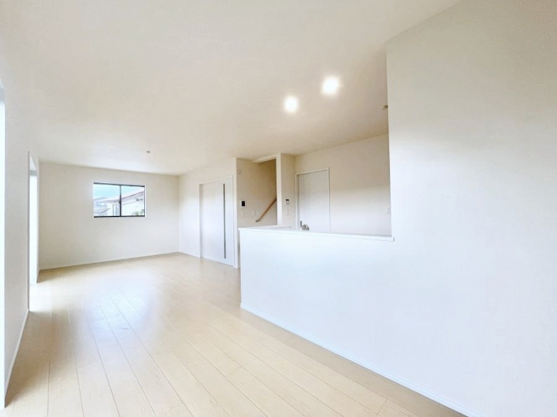 ̑ρ@Ƒ̏Ί炪RƐ܂ĂAȕ͋C̃_CjOɎdオĂ܂B