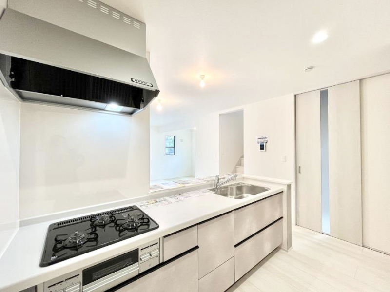 �L�b�`���@���������Ȃ���ł����Ƒ��Ƃ̉�b���y���߂�ΖʃL�b�`��