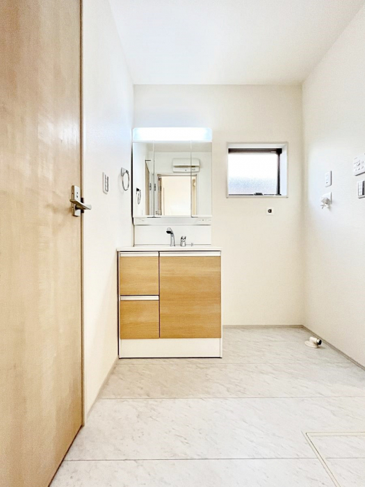 ���ʑ�E���ʏ��@�O�ʋ��̗��ɁA���ϕi��q���p�i�Ȃǂ����[�\�B���ʑ����������ƕۂ��܂��I