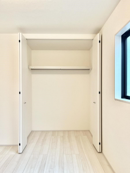 ���[�@�m���̃N���[�[�b�g�B���s��������̂Ō���̈ߗނ�����������܂�܂��B