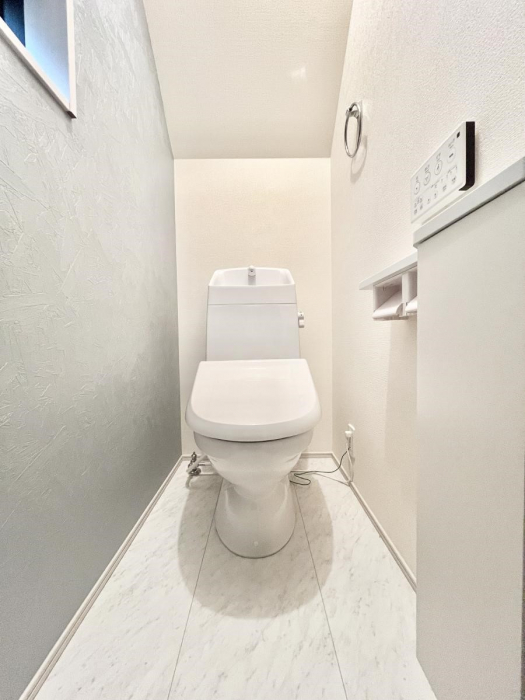 �g�C���@�g�C����1�K��2�K���ꂼ��ɔz�u����Ă��ĂƂĂ��֗��ł��B 