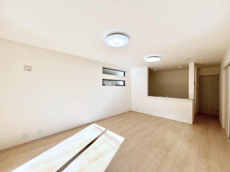 ���̑����ρ@�Ƒ��̏Ί炪���R�Ɛ��܂�Ă���A����ȕ��͋C�̃_�C�j���O�Ɏd�オ���Ă��܂��B