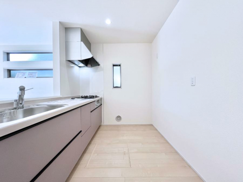 �L�b�`���@�u�₩�ȕ����ʂ蔲����L�b�`���B��������̂Ŗ��邭���C�ɂ��𗧂��܂��B