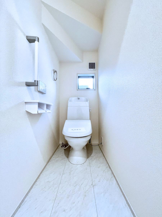 �g�C���@�g�C����1�K��2�K���ꂼ��ɔz�u����Ă��ĂƂĂ��֗��ł��B 