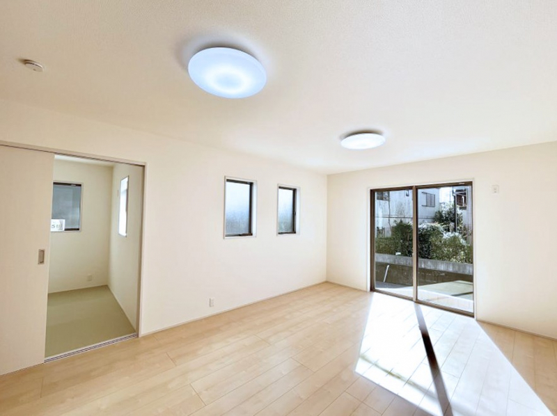 ���r���O�@�傫�ȑ����炽���Ղ�̗z���ƕ����������郊�r���O