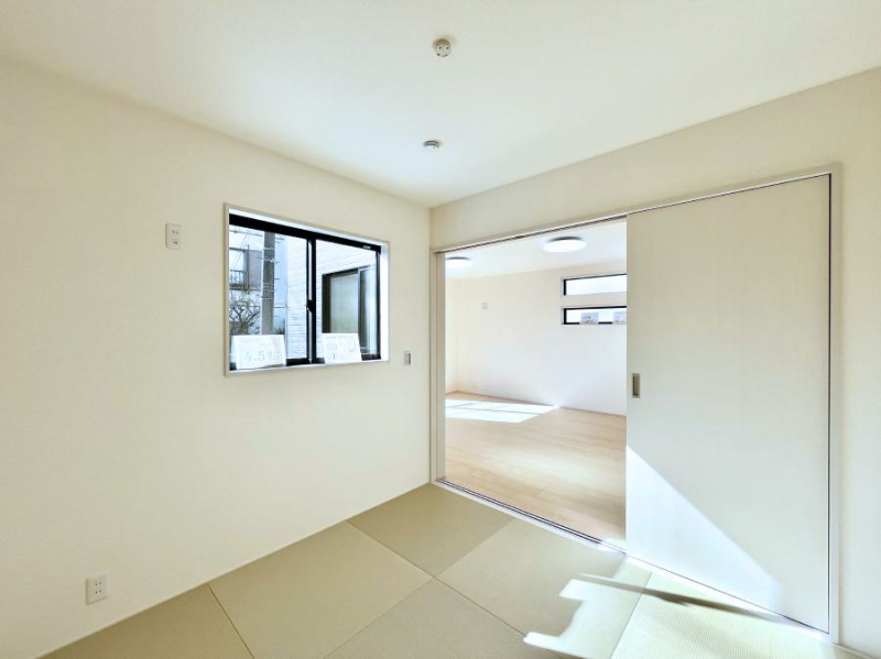 ���̑����ρ@���r���O�Ɨׂ荇���Ă���a���B�ق��ƈꑧ�ł���a�̋�Ԃ��Y�ꂸ�ɁB 