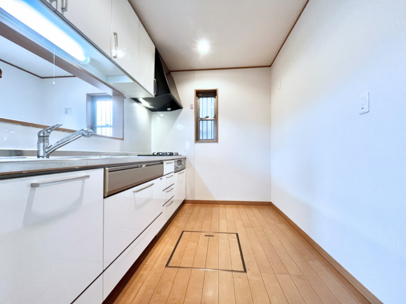 �L�b�`���@�u�₩�ȕ����ʂ蔲����L�b�`���B��������̂Ŗ��邭���C�ɂ��𗧂��܂��B