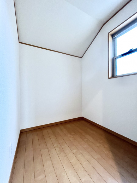 ���̑��@2�K�ɂ͉Ƒ��݂�Ȃŋ��L�ł���E�H�[�N�C���N���[�[�b�g�B�t�@�~���[�N���[�N�Ƃ��Ă��g�����������܂��B