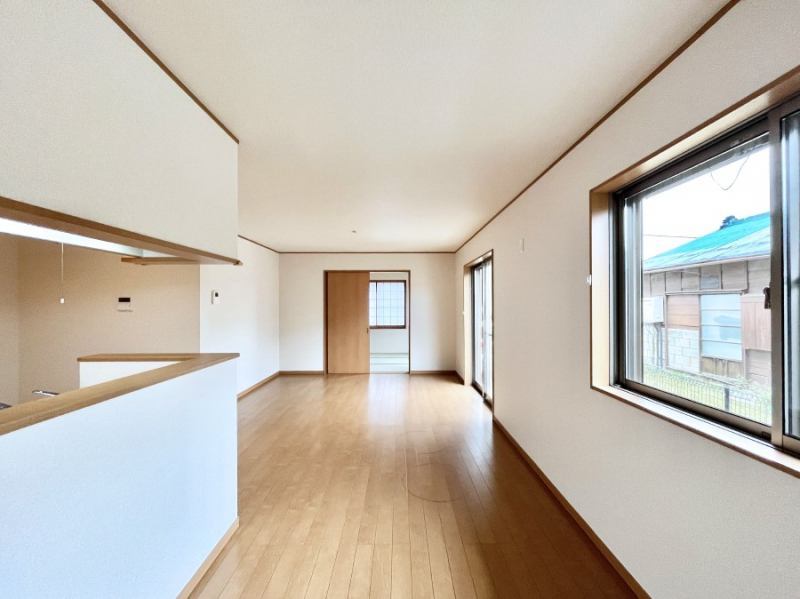 ���r���O�@���邢�z���������A�����̕��͋C�ɖ�������郊�r���O�E�_�C�j���O�B 