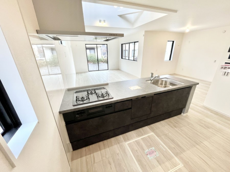 �L�b�`���@���������Ȃ���ł����Ƒ��Ƃ̉�b���y���߂�ΖʃL�b�`��