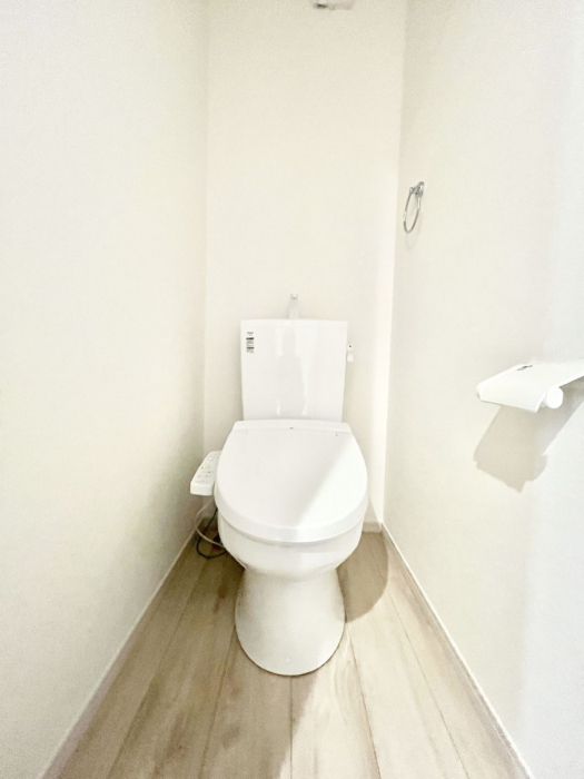 �g�C���@�g�C����1�K��2�K���ꂼ��ɔz�u����Ă��ĂƂĂ��֗��ł��B 