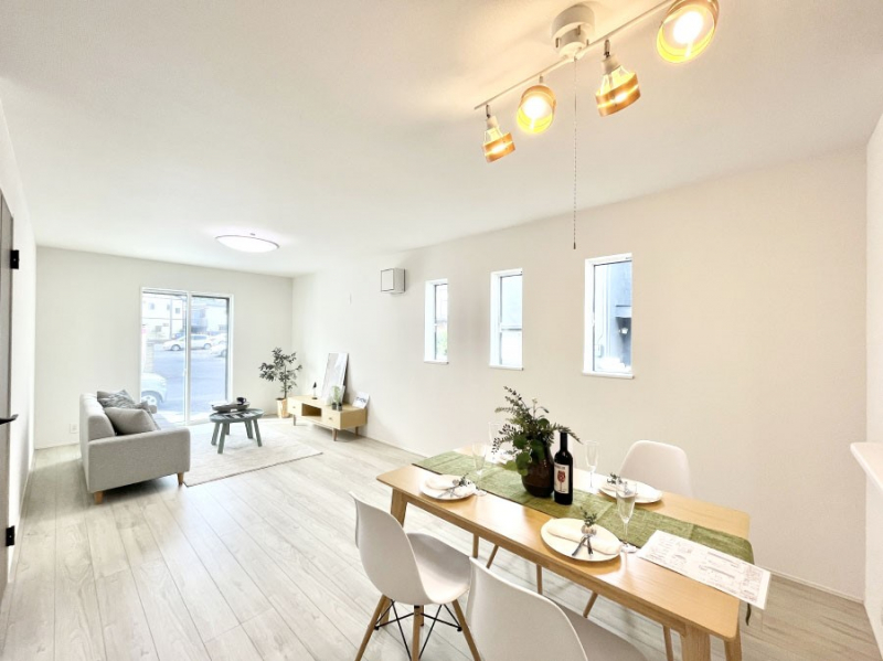 ���̑����ρ@�Ƒ��̏Ί炪���R�Ɛ��܂�Ă���A����ȕ��͋C�̃_�C�j���O�Ɏd�オ���Ă��܂��B