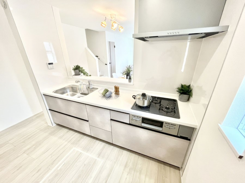 �L�b�`���@���������Ȃ���ł����Ƒ��Ƃ̉�b���y���߂�ΖʃL�b�`��