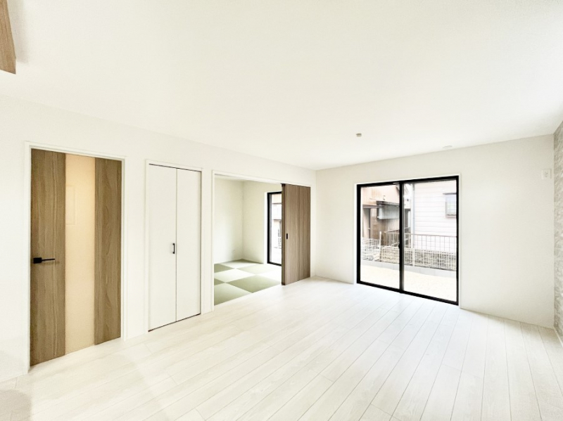 ���̑����ρ@�Ƒ��̏Ί炪���R�Ɛ��܂�Ă���A����ȕ��͋C�̃_�C�j���O�Ɏd�オ���Ă��܂��B