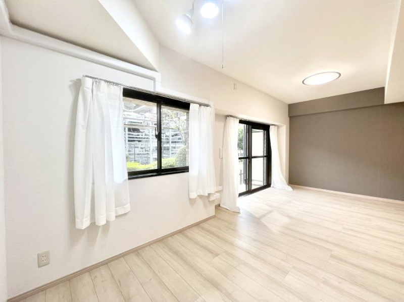 ���̑����ρ@�傫�ȑ����炽���Ղ�̗z���ƕ����������郊�r���O  