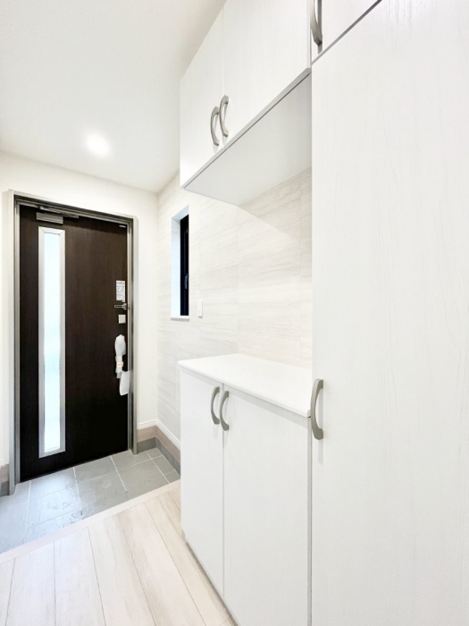 ���ց@�K���X�X���b�g�̓��������փh�A�������Ɍ���͂��Ă���܂�