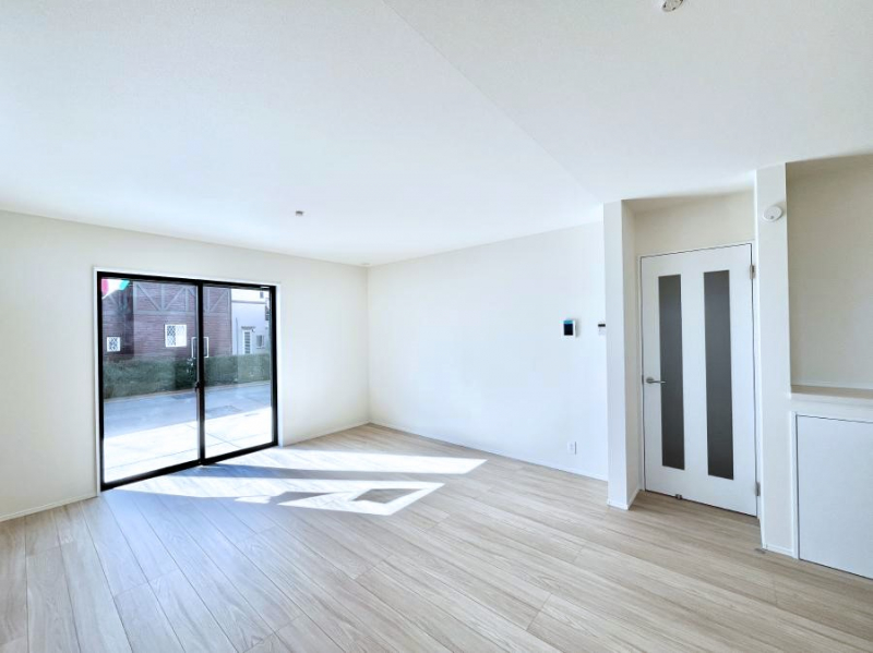 ���̑����ρ@�Ƒ��̏Ί炪���R�Ɛ��܂�Ă���A����ȕ��͋C�̃_�C�j���O�Ɏd�オ���Ă��܂��B