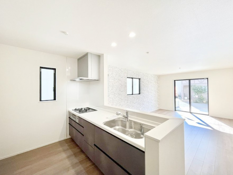 �L�b�`���@�u�₩�ȕ����ʂ蔲����L�b�`���B��������̂Ŗ��邭���C�ɂ��𗧂��܂��B