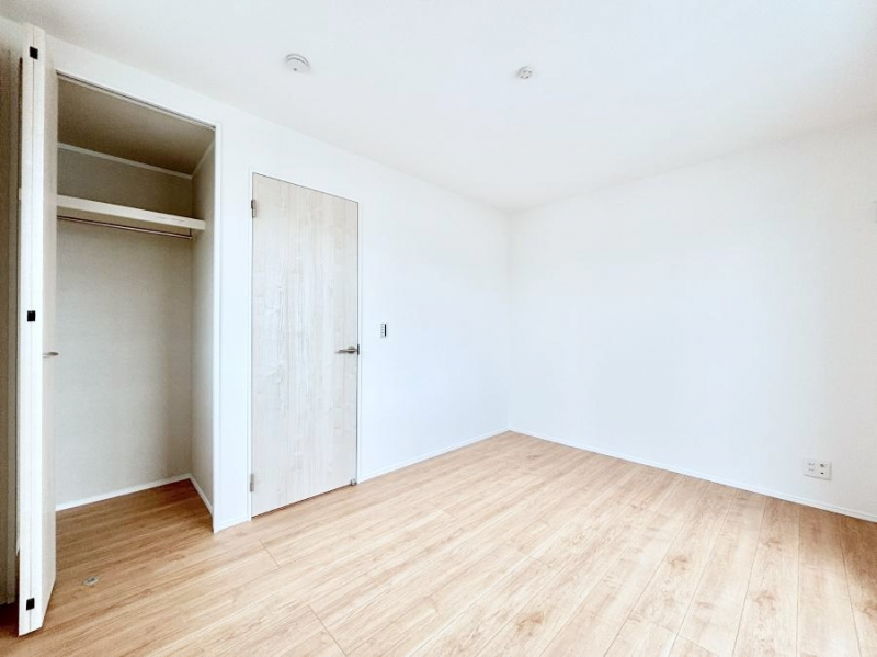 ���[�@�m���̃N���[�[�b�g�B���s��������̂Ō���̈ߗނ�����������܂�܂��B