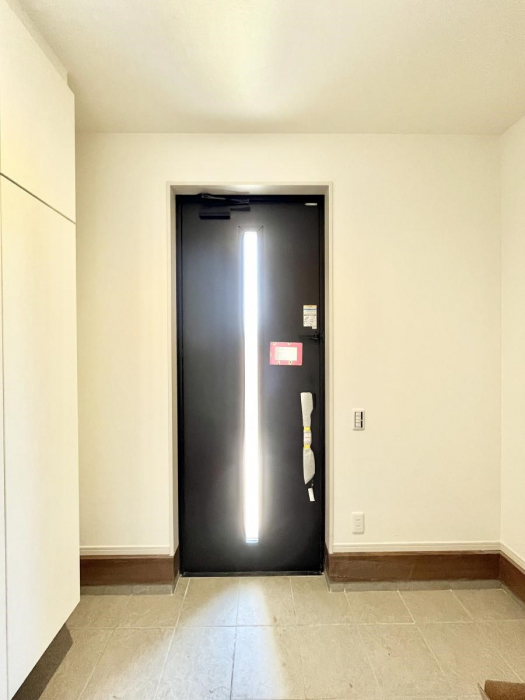 ���ց@�K���X�X���b�g�̓��������փh�A�������Ɍ���͂��Ă���܂�