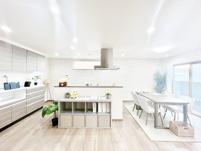 ̑ρ@Ƒ̏Ί炪RƐ܂ĂAȕ͋C̃_CjOɎdオĂ܂B