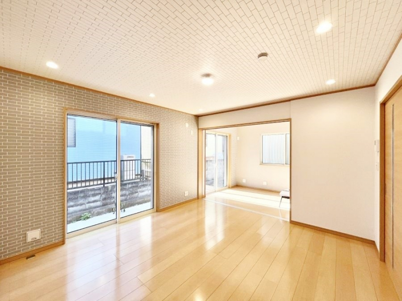 ���r���O�@�傫�ȑ����炽���Ղ�̗z���ƕ����������郊�r���O