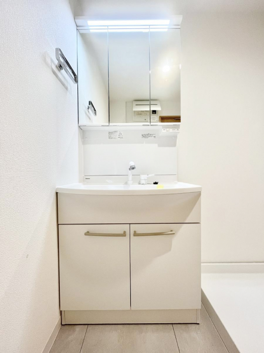 ���ʑ�E���ʏ��@���[�͂Ƌ@�\���ɗD�ꂽ���ʉ��ϑ� �@ 