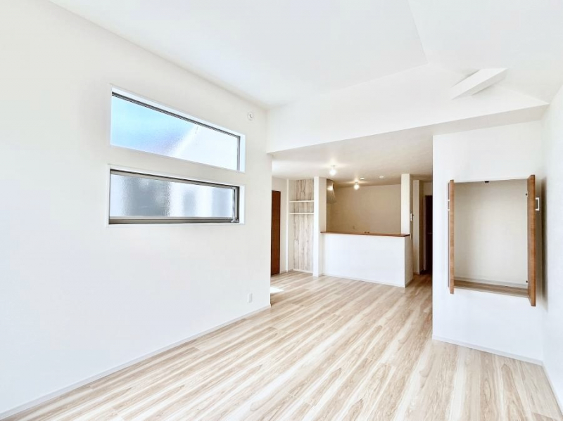 ���̑����ρ@�Ƒ��̏Ί炪���R�Ɛ��܂�Ă���A����ȕ��͋C�̃_�C�j���O�Ɏd�オ���Ă��܂��B