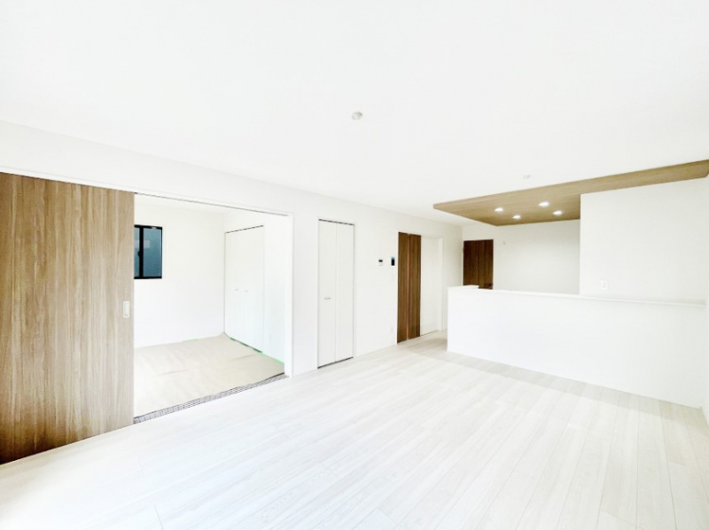 ���̑����ρ@�Ƒ��̏Ί炪���R�Ɛ��܂�Ă���A����ȕ��͋C�̃_�C�j���O�Ɏd�オ���Ă��܂��B