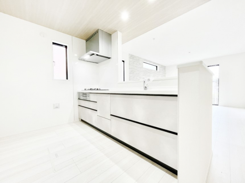 �L�b�`���@���Ƒ��̉�b�e�ޑΖʃL�b�`���B���������̃p�p�}�}�����Ƒ��Ɖ߂������Ԃ����������I