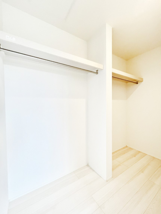 ���̑��@�G�ߕi���̕i�Ȃǂ����Ղ���[�o����E�H�[�N�C���N���[�[�b�g�t���ł��B