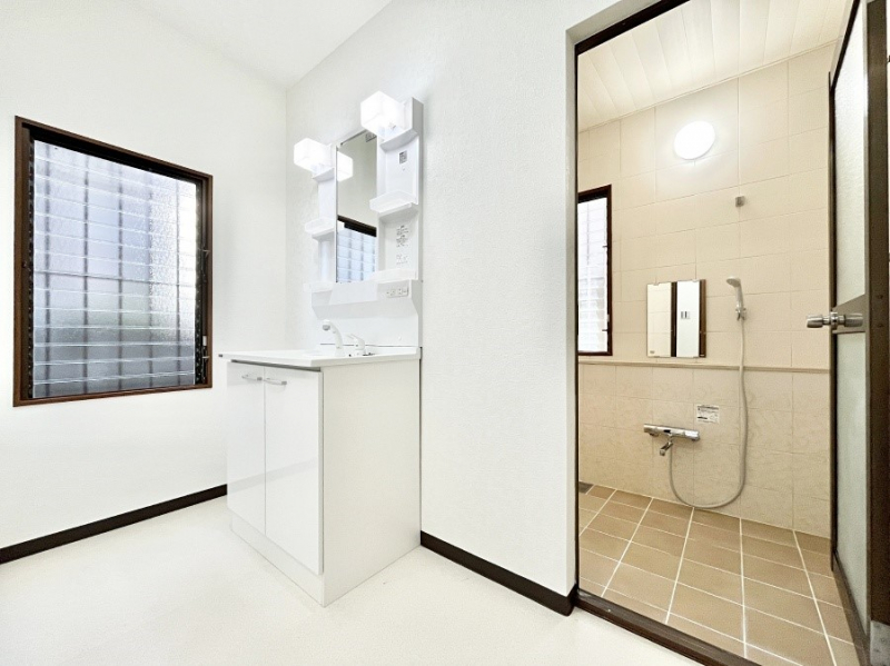 ���ʑ�E���ʏ��@��Ƃ�̐��ʃX�y�[�X�Œ��̐g�x�x���X���[�Y��